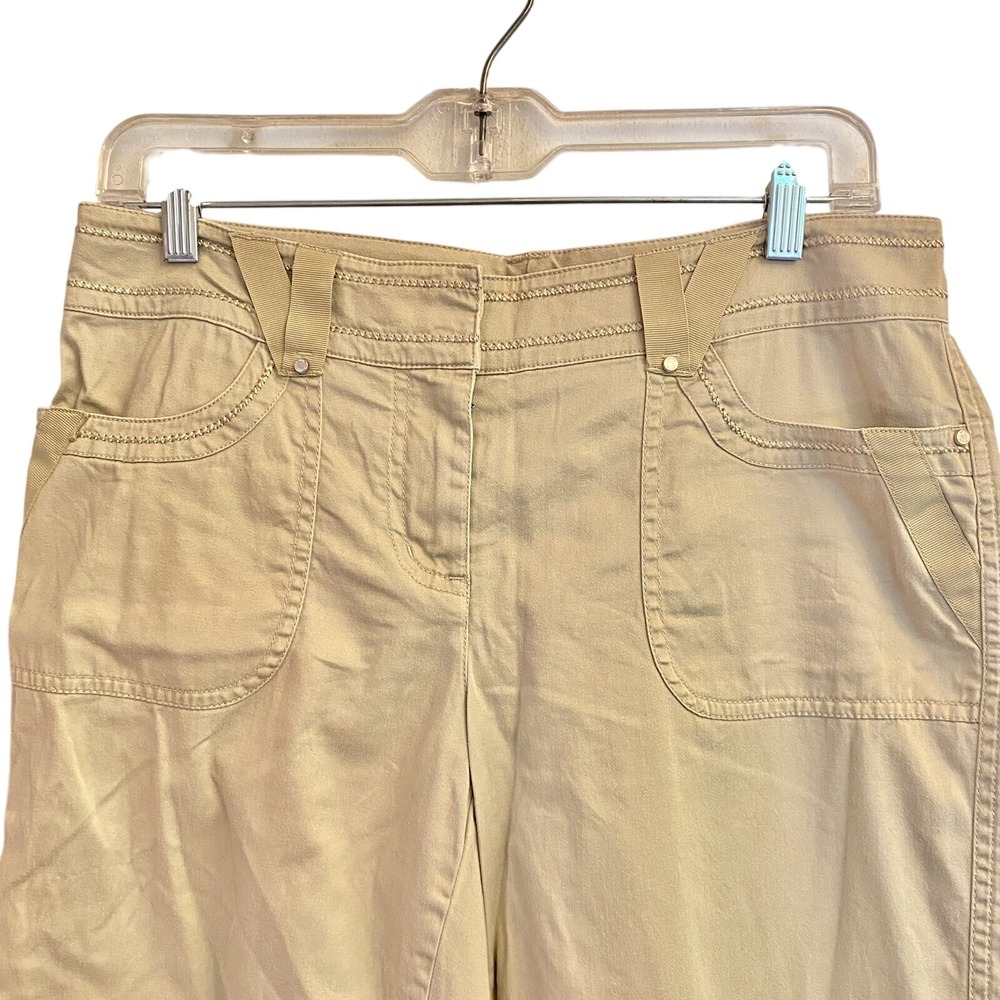 White House Black Market Woman's Capri Pants Khaki Beige Crop Cargo Size 2 - Picture 2 of 7